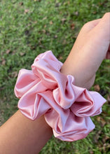 Load image into Gallery viewer, FREE Silky Scrunchie✨
